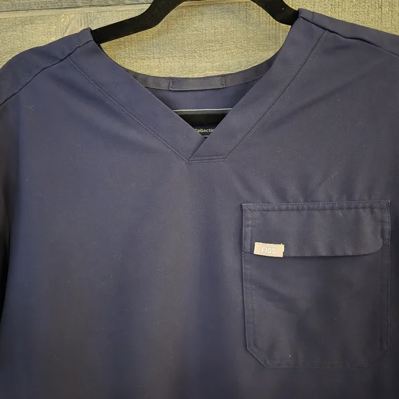 Figs The Catarina One-Pocket Scrub Top Navy Blue in Size Medium - Picture 2 of 7